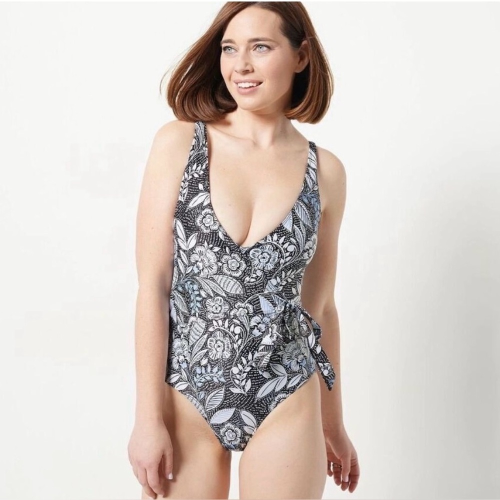 NWT SUMMERSALT THE PERFECT WRAP ONE PIECE SWIMSUIT IN ISLAND FLORAL SIZE 4